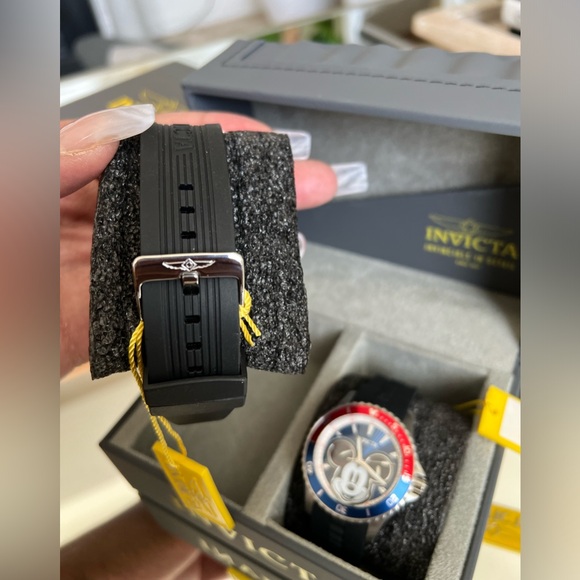 INVICTA Mickey Mouse Watch Set ~NIB π¦ - Picture 9 of 16